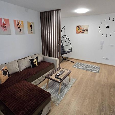 Apartman Muzika Ягодина Екстериор снимка